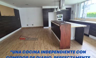 Moderna casa de venta en Cumbayá, sector la Viña.