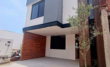 VENTA DE CASA NUEVA en SANTA BARBARA RESIDENCIAL