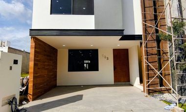 VENTA DE CASA NUEVA en SANTA BARBARA RESIDENCIAL