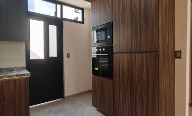 VENTA DE CASA NUEVA en SANTA BARBARA RESIDENCIAL