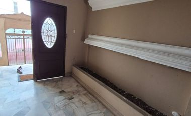 Casa en Alquiler en Kennedy Norte, 3 Habitaciones, 3 Baños, Patio, Garaje, Norte de Guayaquil.