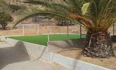 GRAN OPORTUNIDAD PARCELA EN PRIMERA LÍNEA CON DOS CASAS GRANDES