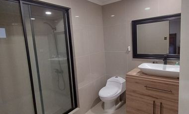 GRAN OPORTUNIDAD PARCELA EN PRIMERA LÍNEA CON DOS CASAS GRANDES