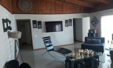 GRAN OPORTUNIDAD PARCELA EN PRIMERA LÍNEA CON DOS CASAS GRANDES