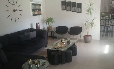 GRAN OPORTUNIDAD PARCELA EN PRIMERA LÍNEA CON DOS CASAS GRANDES