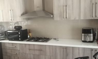 GRAN OPORTUNIDAD PARCELA EN PRIMERA LÍNEA CON DOS CASAS GRANDES