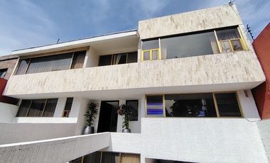 Casa en renta semiamueblada