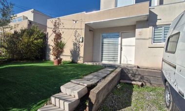 Arrienda Excelente Casa Mediterránea en Condominio Alto el Manzano