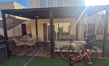 Arrienda Excelente Casa Mediterránea en Condominio Alto el Manzano