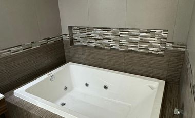 CASA EN VENTA RENOVADA EN LA ZONA DORADA DE METEPEC EN CONDOMINIO CON VIGILANCIA