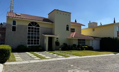 CASA EN VENTA RENOVADA EN LA ZONA DORADA DE METEPEC EN CONDOMINIO CON VIGILANCIA