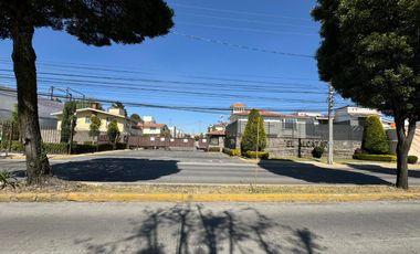 CASA EN VENTA RENOVADA EN LA ZONA DORADA DE METEPEC EN CONDOMINIO CON VIGILANCIA
