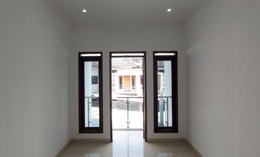 RUMAH TERAWAT ASRI KULDESAK ONEGATE SYSTEM JL PESANTREN CIBABAT CIMAHI