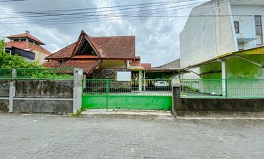RUMAH SECONDARY TANAH LUAS-TENGAH KOTA JOGJA DEKAT KE PASAR BERINGHARJO