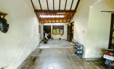 RUMAH SECONDARY TANAH LUAS-TENGAH KOTA JOGJA DEKAT KE PASAR BERINGHARJO