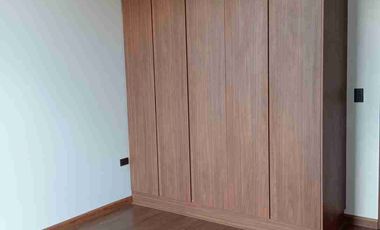 Casa de lujo en Tarqui, está en urbanización privada, acabados de primera , zona de alta plusvalía, 4 habitaciones.