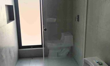 Casa de lujo en Tarqui, está en urbanización privada, acabados de primera , zona de alta plusvalía, 4 habitaciones.