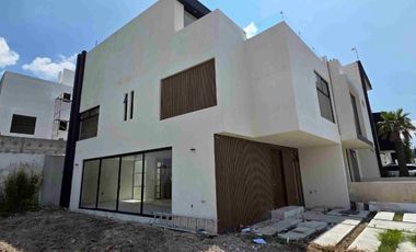 Casa nueva en renta, en esquina, en Residencial Terranova,  al sur de la ciudad de Pachuca, Hidalgo.