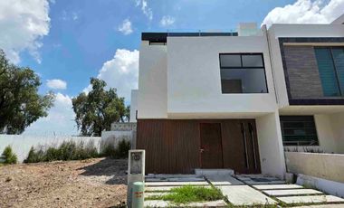 Casa nueva en renta, en esquina, en Residencial Terranova,  al sur de la ciudad de Pachuca, Hidalgo.