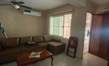Amplia casa 4 recs en renta, muy cerca del Acuario de Veracruz.