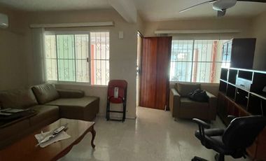 Amplia casa 4 recs en renta, muy cerca del Acuario de Veracruz.