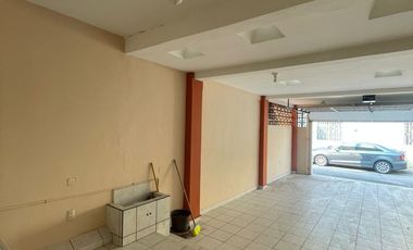 Amplia casa 4 recs en renta, muy cerca del Acuario de Veracruz.