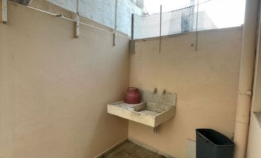 Amplia casa 4 recs en renta, muy cerca del Acuario de Veracruz.