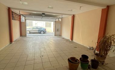 Amplia casa 4 recs en renta, muy cerca del Acuario de Veracruz.