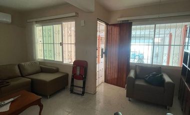 Amplia casa 4 recs en renta, muy cerca del Acuario de Veracruz.