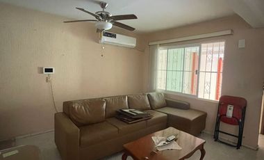 Amplia casa 4 recs en renta, muy cerca del Acuario de Veracruz.