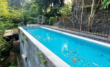Rumah Estetik dan Natural dengan Joglo dan Kolam Renang di Maguwoharjo