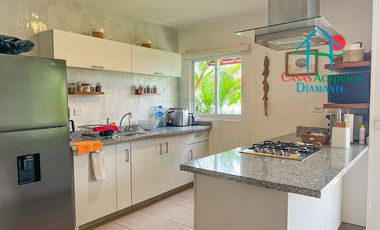 Casa en Venta en Terrasol Acapulco con Roof Garden y Jacuzzi