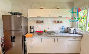 Casa en Venta en Terrasol Acapulco con Roof Garden y Jacuzzi