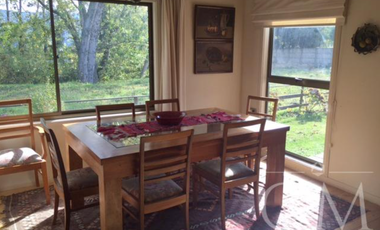 Amplia casa en sector Isla Teja Sur