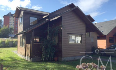 Amplia casa en sector Isla Teja Sur