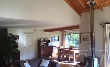 Amplia casa en sector Isla Teja Sur