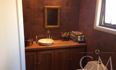 Amplia casa en sector Isla Teja Sur