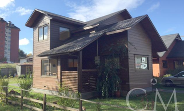 Amplia casa en sector Isla Teja Sur