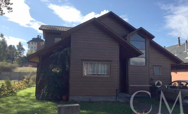 Amplia casa en sector Isla Teja Sur