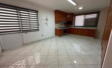 EXCELENTE CASA EN RENTA INCLUYE ACCIÓN AL CLUB
