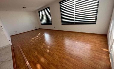 EXCELENTE CASA EN RENTA INCLUYE ACCIÓN AL CLUB