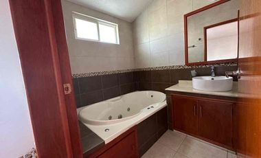 EXCELENTE CASA EN RENTA INCLUYE ACCIÓN AL CLUB