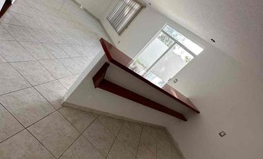 EXCELENTE CASA EN RENTA INCLUYE ACCIÓN AL CLUB