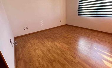 EXCELENTE CASA EN RENTA INCLUYE ACCIÓN AL CLUB