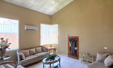 PRECIOSA Y AMPLIA CASA DE RENTA EN PRIVADA LOS ARCOS