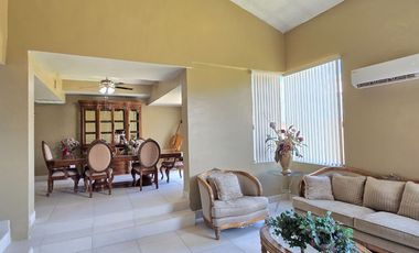 PRECIOSA Y AMPLIA CASA DE RENTA EN PRIVADA LOS ARCOS