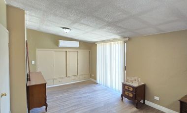 PRECIOSA Y AMPLIA CASA DE RENTA EN PRIVADA LOS ARCOS