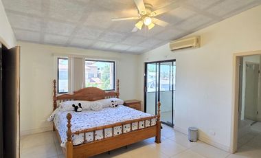 PRECIOSA Y AMPLIA CASA DE RENTA EN PRIVADA LOS ARCOS