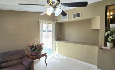 PRECIOSA Y AMPLIA CASA DE RENTA EN PRIVADA LOS ARCOS