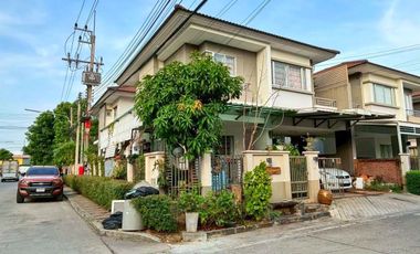ขายบ้านแฝดหลังมุม  เอโทล บาหลี บีช อ่อนนุช-ลาดกระบัง ต่อเติมบ่อปลาคาร์ฟ
